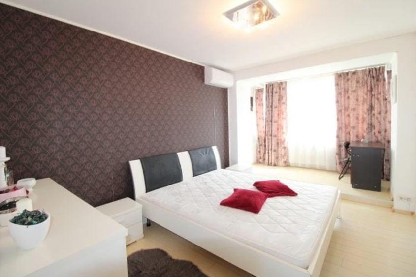 Apartament cu 3 camere semidecomandat, mobilat în Alexandru Obregia