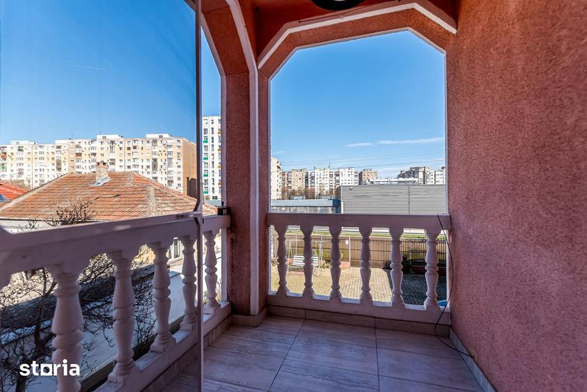 Casă cu 7 camere cu Teren 415 Mp în Șega