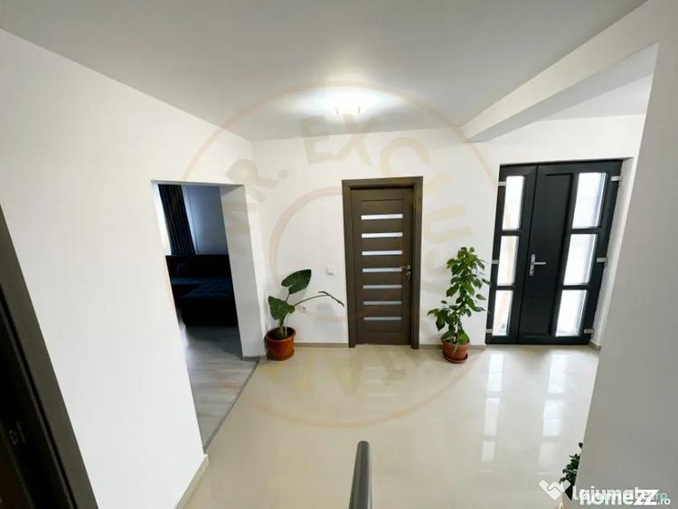 Casă cu 5 camere cu Teren 400 Mp în Smeura