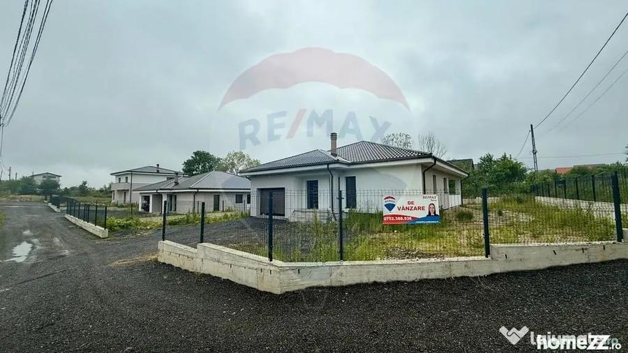 Casă cu 7 camere cu Teren 892 Mp în Est