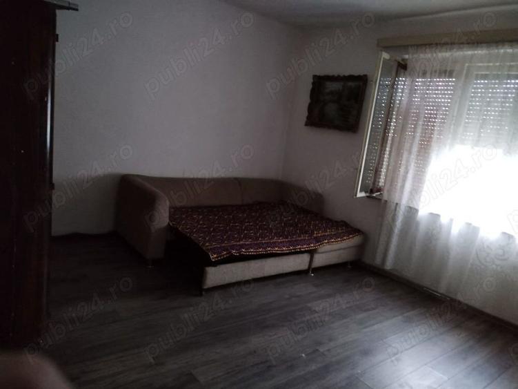 Casă cu 5 camere în Racovița
