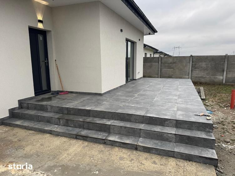 Casă cu 4 camere cu Teren 400 Mp în Olteni