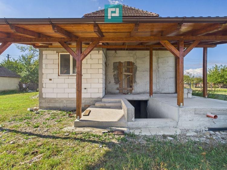 Casă individuală cu 5 camere cu Canalizare în Șiria