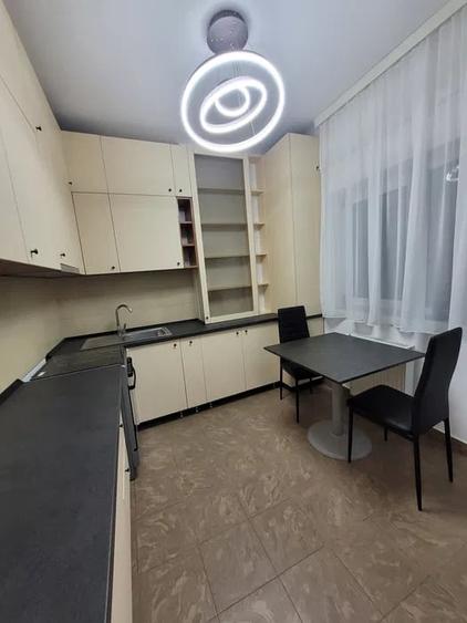 Apartament cu 2 camere decomandat, mobilat în P-ța Alba Iulia