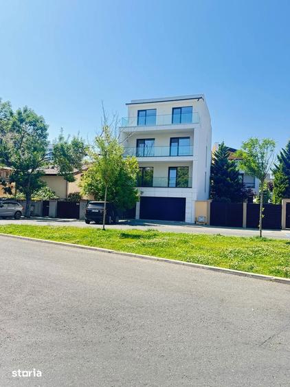 Casă cu 9 camere cu Teren 190 Mp în Muncii