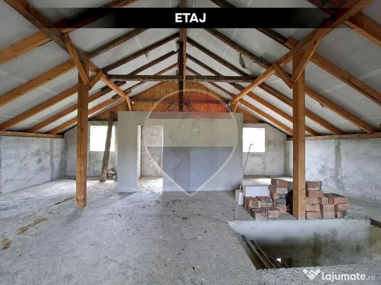 Casă cu 4 camere cu Teren 1000 Mp în Șișești