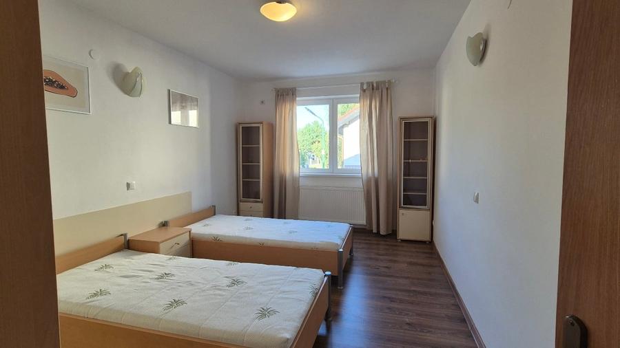 Duplex cu 5 camere cu Canalizare în Central