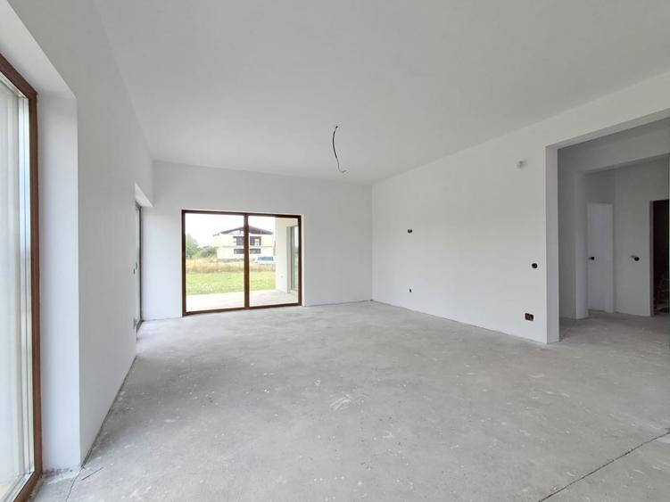 Casă individuală cu 4 camere cu Teren 861 Mp în Jucu