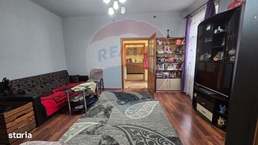 Casă cu 3 camere cu Teren 250 Mp în Central