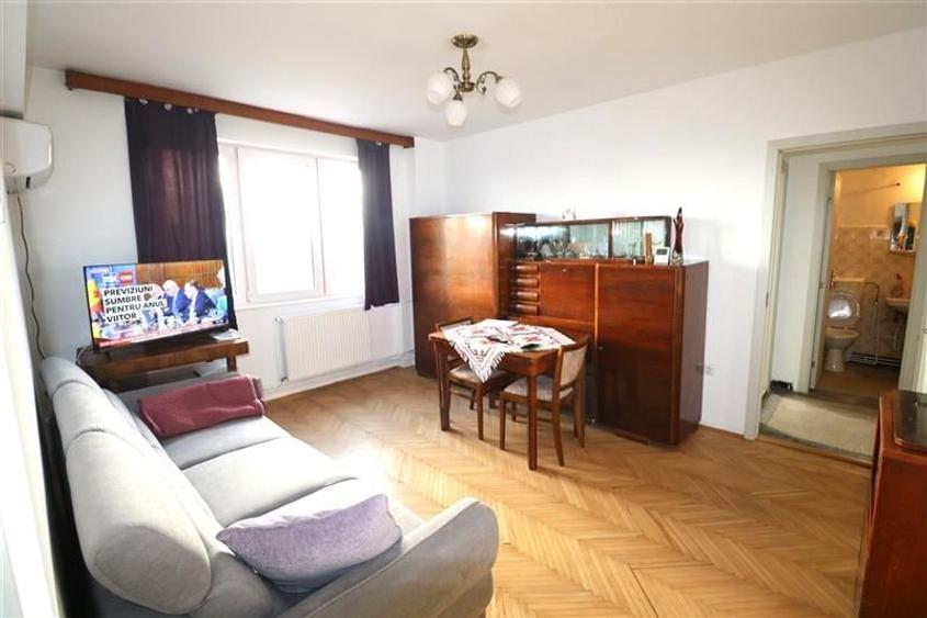 Apartament cu 3 camere semidecomandat în Gării