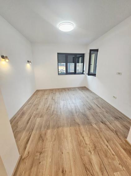 Casă individuală cu 6 camere cu Canalizare în Central