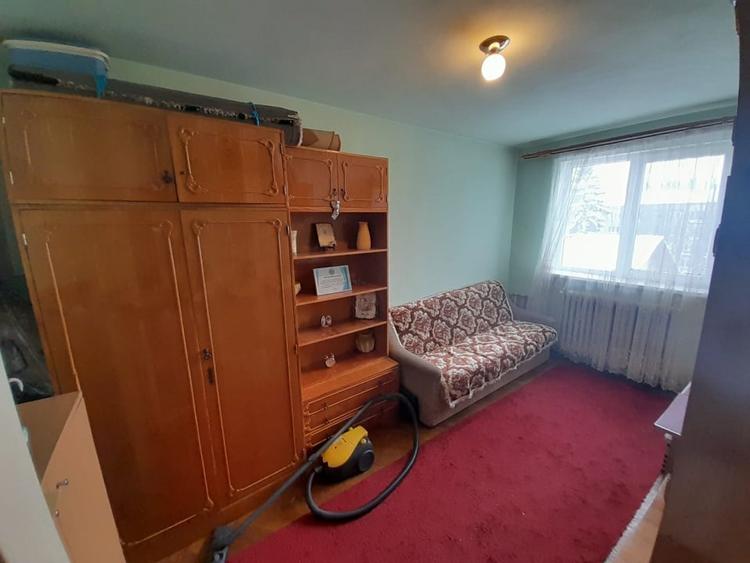 Apartament cu 3 camere decomandat, mobilat în Calea Moldovei