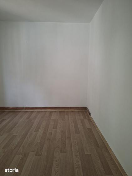 Apartament cu 3 camere semidecomandat în George Enescu