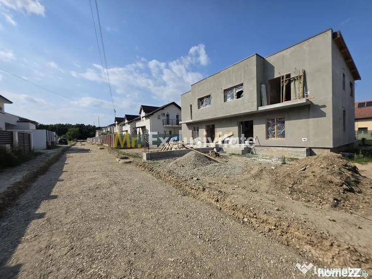 Casă cu 4 camere cu Teren 300 Mp în Găvana