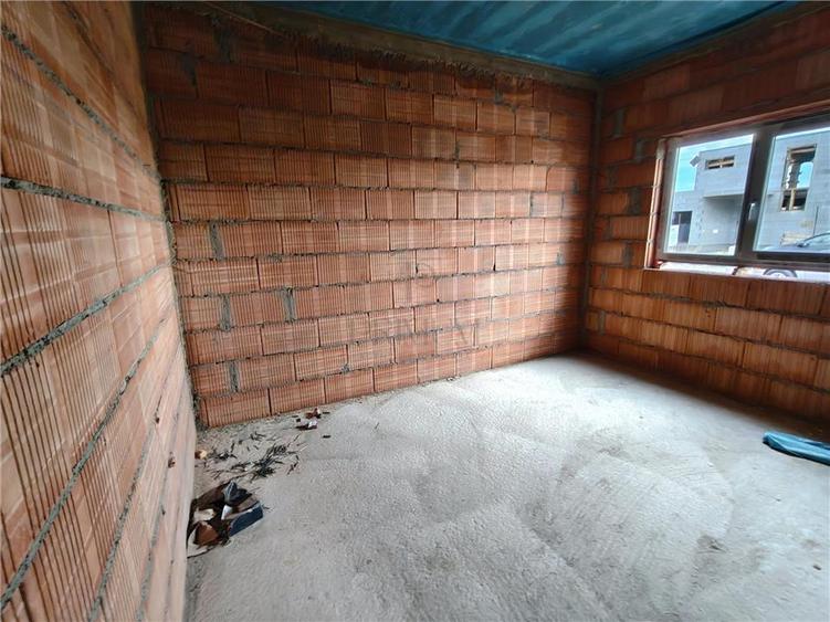 Duplex cu 4 camere cu Canalizare în Moșnița Veche