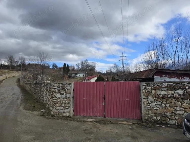 Teren de 4100 mp, în Central