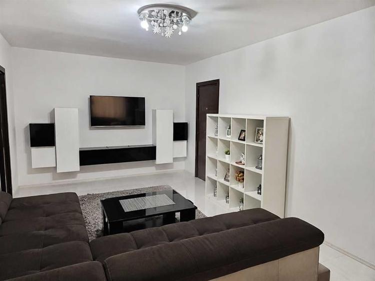 Apartament cu 5 camere decomandat în Titan