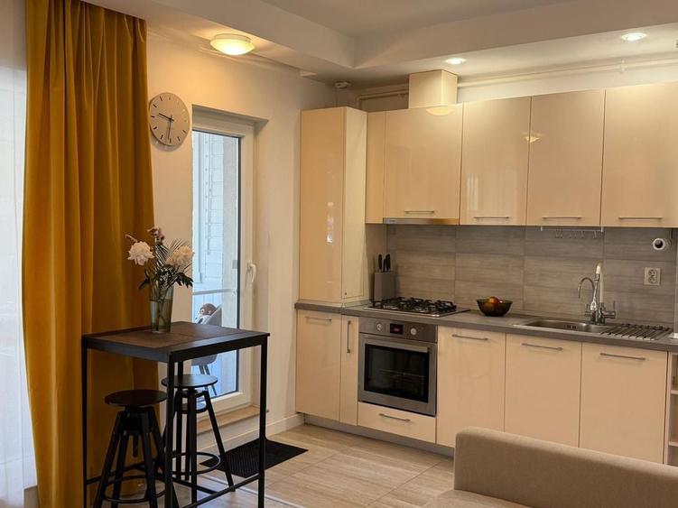 Apartament cu 3 camere semidecomandat în Ștefăneștii de Jos