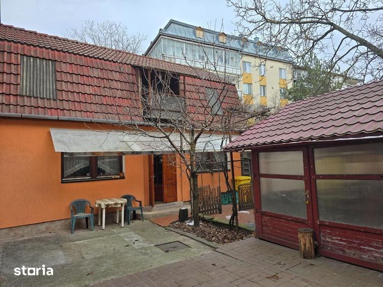 Casă cu 8 camere cu Teren 800 Mp în Independenței