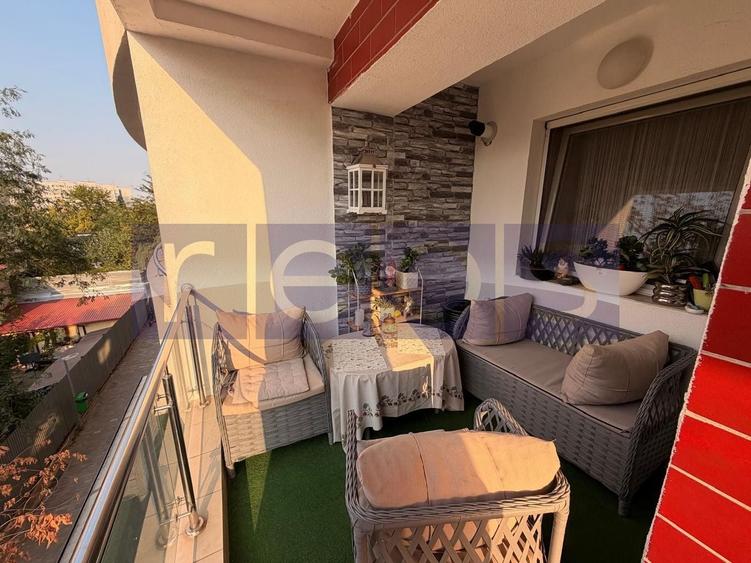 Apartament cu 3 camere decomandat, mobilat în Pajura