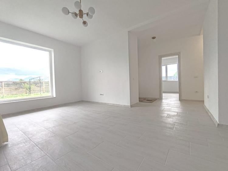 Casă individuală cu 3 camere cu Garaj în Sânpetru