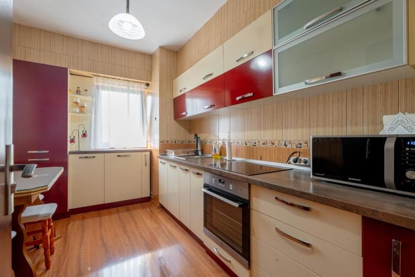 Apartament cu 3 camere decomandat, mobilat în Dacia