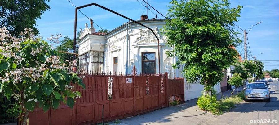 Casă cu 6 camere cu Teren 1250 Mp în Central