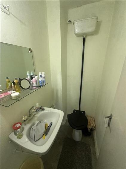 Apartament cu 3 camere semidecomandat în Aradului