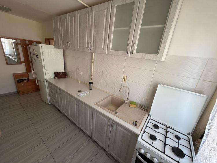 Apartament cu 3 camere în Cetate