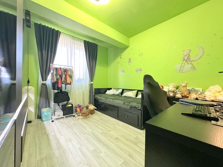 Apartament cu 3 camere semidecomandat, mobilat în Girocului