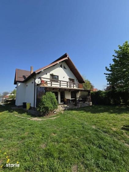 Casă cu 5 camere cu Teren 800 Mp în Mărgineni