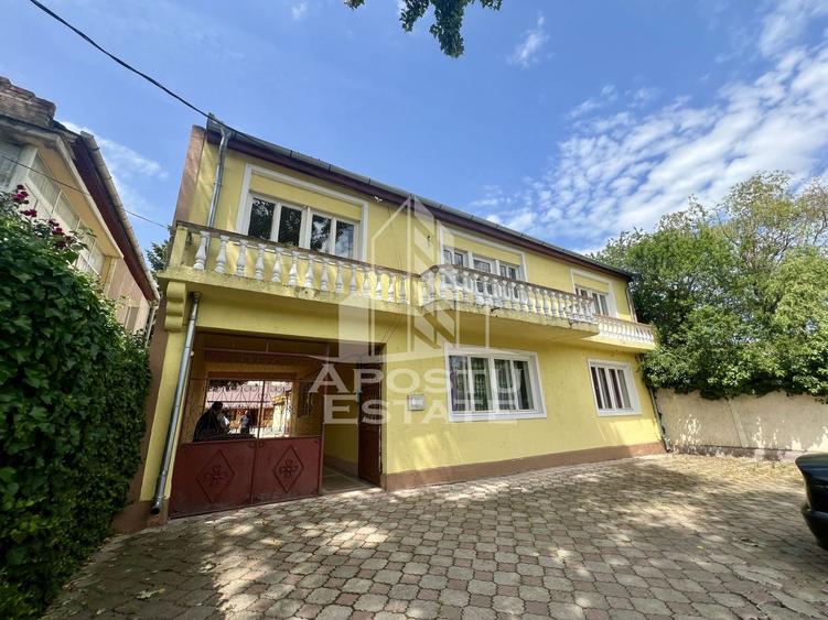 Casă individuală cu 12 camere cu Canalizare în Șagului