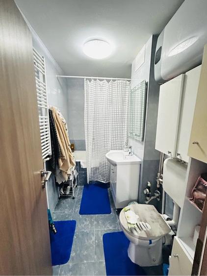 Apartament cu 3 camere semidecomandat în Lacul Tei