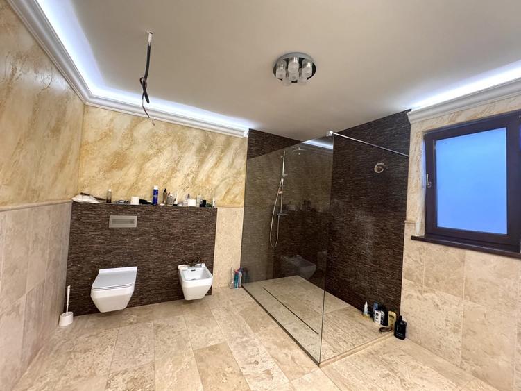 Casă individuală cu 4 camere cu Canalizare în Dumbrăvița