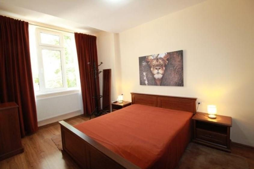 Apartament cu 2 camere semidecomandat, mobilat în Romană
