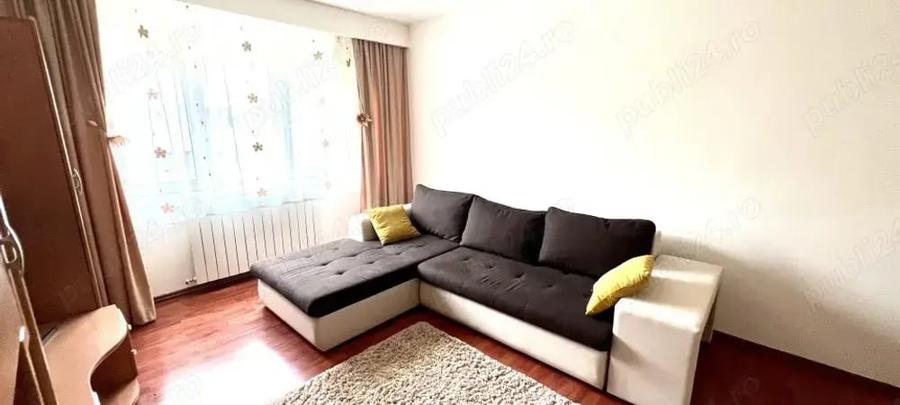 Apartament cu 3 camere decomandat în Girocului