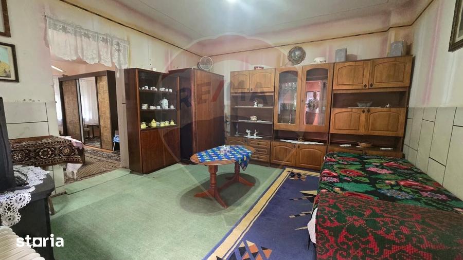 Casă cu 4 camere cu Teren 540 Mp în Central