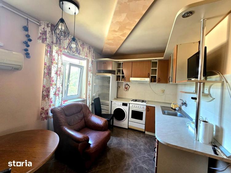Apartament cu 3 camere decomandat, mobilat în Burdea