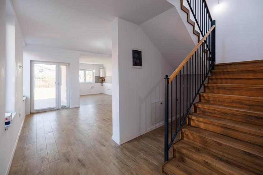 Duplex cu 4 camere cu Canalizare în Moșnița Nouă