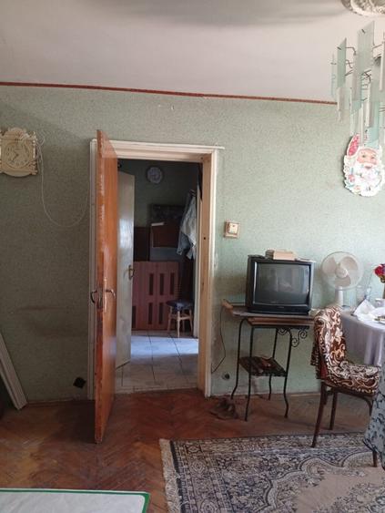 Apartament cu 3 camere semidecomandat în Titan