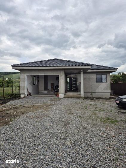 Casă cu 4 camere cu Teren 1399 Mp în Luna