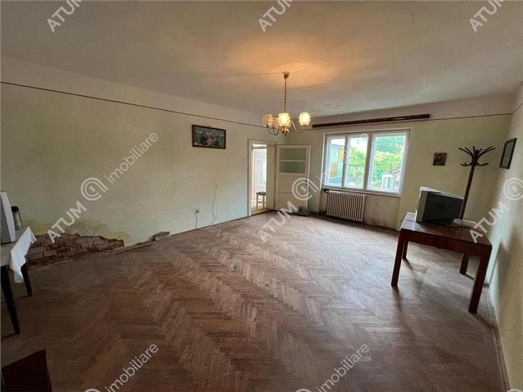 Casă individuală cu 2 camere cu Canalizare în Central