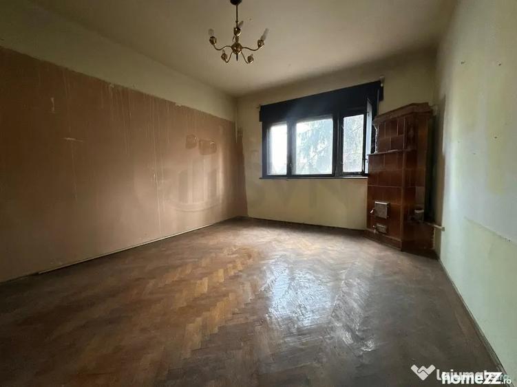Casă cu 8 camere cu Teren 100 Mp în Alba Iulia