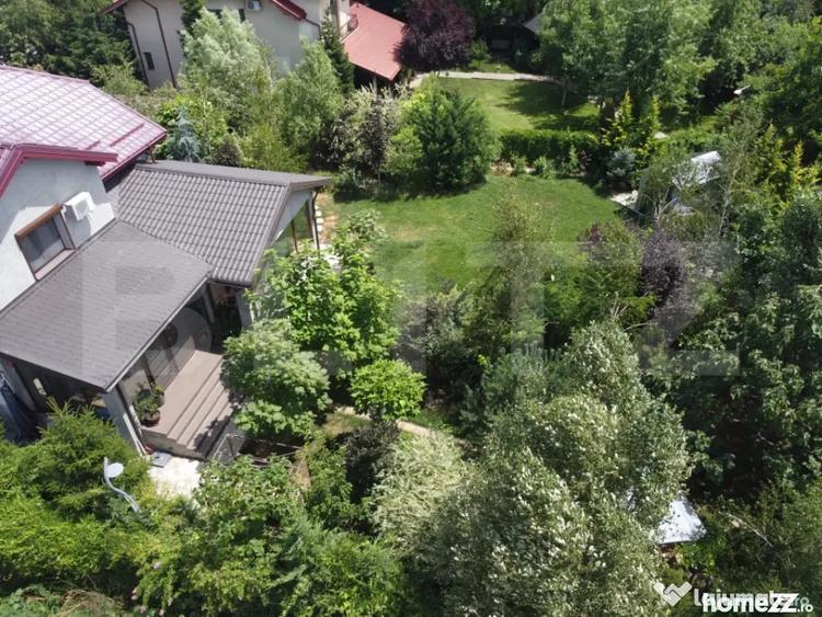 Casă cu 7 camere cu Teren 1170 Mp în Central