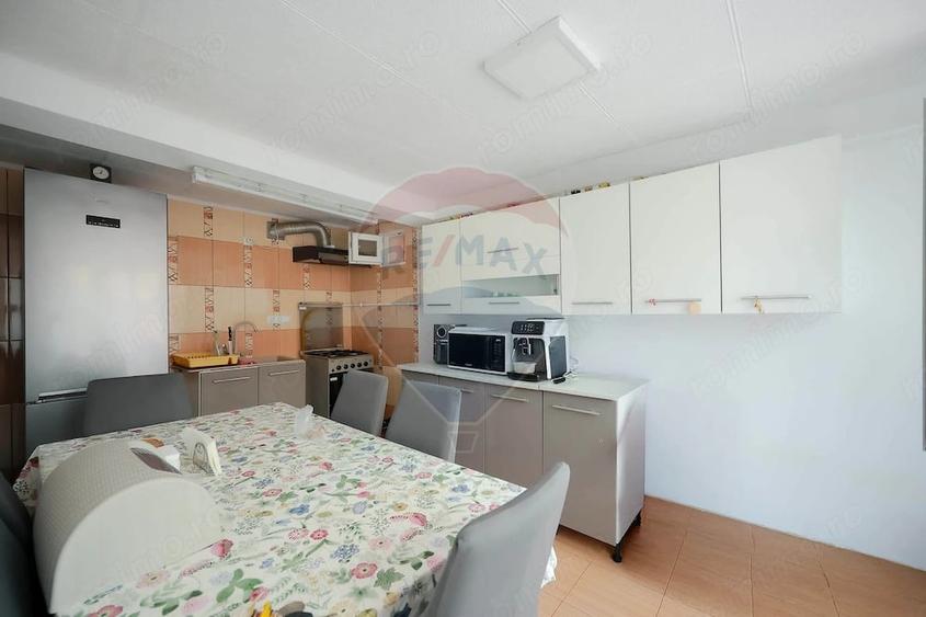 Casă cu 5 camere cu Teren 395 Mp în Central