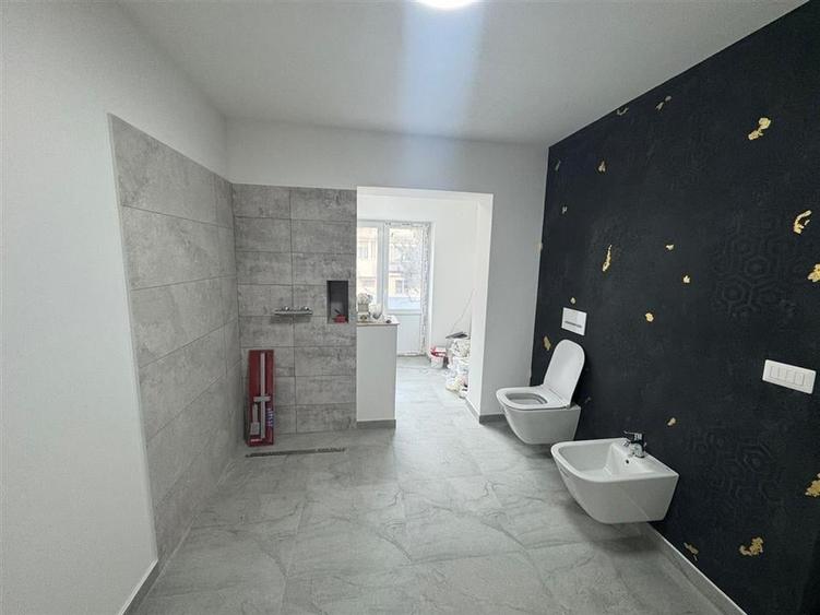Apartament cu 3 camere decomandat, mobilat în Brăilei
