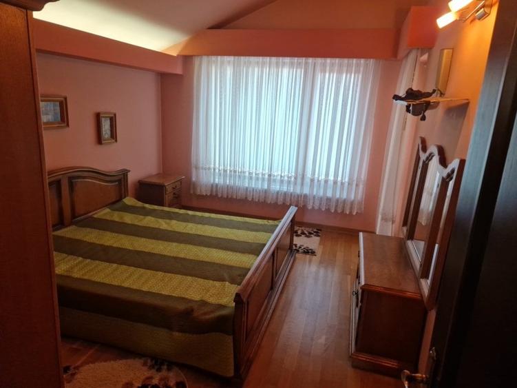Casă individuală cu 6 camere cu Canalizare în Central
