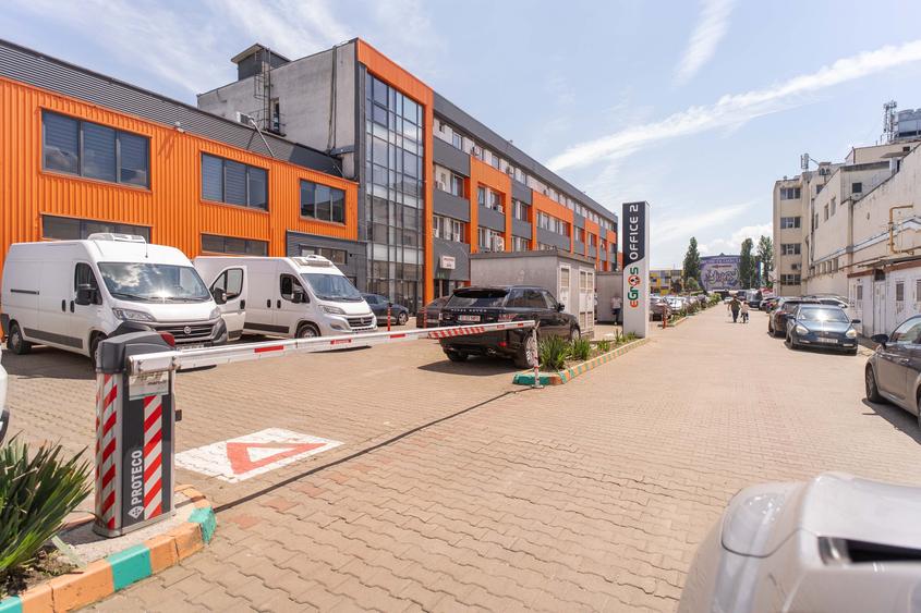 Spațiu comercial, de 90 mp, în Baza 3