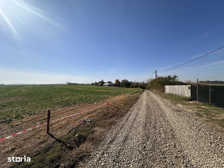 Teren de 1000 mp, în Popricani