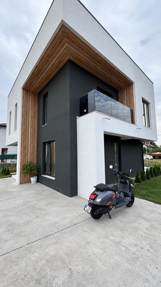 Casă individuală cu 5 camere cu Teren 300 Mp în Berceni